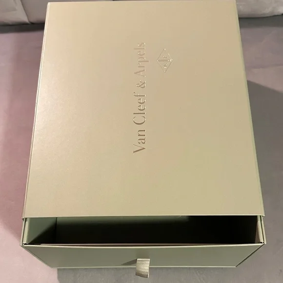 Van Cleef & Arpels Sage Green Box - Picture 8 of 9